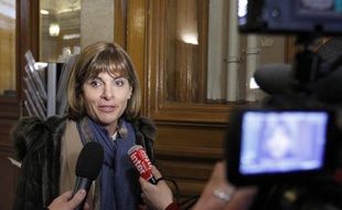 L'ex-patronne d'Areva Anne Lauvergeon dénonce dans une interview publiée mardi sur le site de l'hebdomadaire L'Express les méthodes du PDG d'EDF Henri Proglio et révèle certaines de ses conversations avec Nicolas Sarkozy, qui lui avait proposé un ministère en 2007.