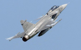 L'action du groupe suédois de défense Saab prenait plus de 23% jeudi après qu'il eut remporté un contrat pour la fourniture d'avions de chasse Gripen au Brésil.