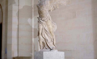 La Victoire de Samothrace au musée du Louvre.