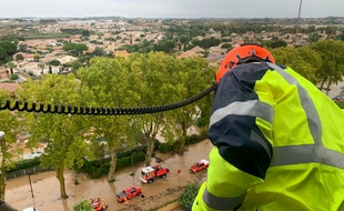 Des équipes de secours en intervention sur les inondations à proximité de Béziers, le 23 octobre 2019.