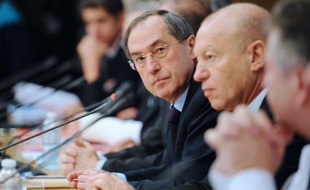 Le ministre de l'Intérieur, Claude Guéant, souhaite que l'élection présidentielle de 2012 ne soit pas prétexte à des "empoignades" au sujet de l'islam, dans une interview au quotidien le Monde daté de mardi.