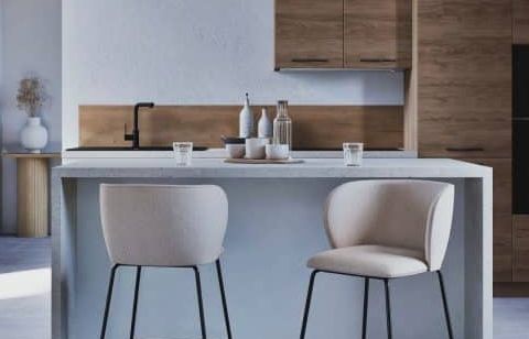 Un coin repas stylé sans se ruiner ? Le lot de 2 chaises en bouclette et acier à 139 € chez Maisons du Monde (au lieu de 199 €)