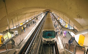 Les rames actuelles du métro ont entre 30 et 40 ans.