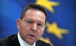 La Grèce s'est félicitée lundi du déblocage de 2,8 milliards euros de prêts européens et du Fonds monétaire international (FMI) faisant partie d'un prêt total de 240 milliards euros dont le pays bénéficie pour parer à la crise de la dette.