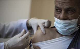 Une vaccination avec Spoutnik V en Palestine.