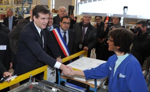 Le ministre du Redressement productif Arnaud Montebourg, en visite jeudi chez FagorBrandt avant de se rendre chez Kem One, a voulu "rassurer" leurs salariés en martelant la volonté de l'Etat d'agir pour sauver les deux groupes en redressement judiciaire.