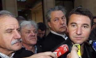 Taser France a également assigné en diffamation Olivier Besancenot, le chef de file de la LCR, et l'hebdomadaire L'Express.