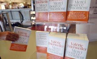 Le livre de Valérie Trierweiler "Merci pour ce moment" en vente dans une librairie de Montpellier, le 4 septembre 2014