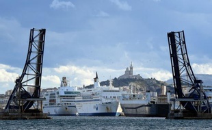Des ferries de la SNCM dans le port de Marseille le 21 novembre 2015