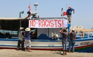 Des pêcheurs tunisiens ont promis de bloquer l’éventuel accostage d’un bateau affrété par des militants européens d’extrême droite.