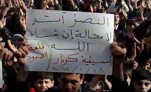 Sur le terrain, le bilan des violences a été particulièrement lourd dimanche avec 66 personnes tuées, dont 26 civils, selon l'Observatoire syrien des droits de l'Homme (OSDH), portant le nombre de tués depuis vendredi à 156.