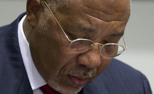 Près de douze ans après la fin de la guerre civile en Sierra Leone, l'ancien président du Liberia Charles Taylor a été transféré mardi dans une prison britannique tenue secrète pour y purger sa peine de 50 ans de prison.