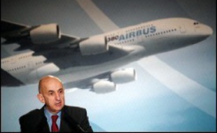 De dix à douze mille emplois pourraient être supprimés chez Airbus dans le cadre du plan d'économies et de restructuration, baptisé "Power8", qui doit être présenté mardi, selon la presse économique lundi.