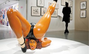 L'exposition est organisée autour des obsessions de Crumb, et notamment de son amour/haine/peur des femmes.