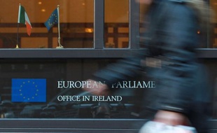 L'Irlande sera le 1er janvier la première nation bénéficiaire d'un plan de sauvetage à prendre la présidence de l'Union européenne, une occasion dont ce pays souvent qualifié de "bon élève" veut se servir pour promouvoir la croissance et l'emploi qui restent chez lui fragiles.
