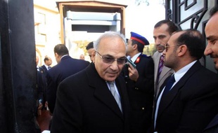 Ahmad Chafiq, dernier Premier ministre du président égyptien Hosni Moubarak et candidat malheureux à la présidentielle de 2012, a été acquitté jeudi au Caire par un tribunal qui le jugeait par contumace depuis qu'il a fui aux Emirats arabes unis.