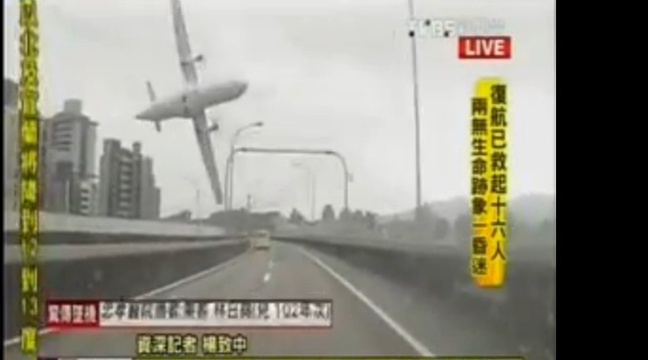 Les Crash D'avion Les Plus Spectaculaire VIDEO. Le spectaculaire crash d'un avion fait au moins 25 morts à Taïwan