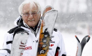 Emile Allais, premier médaillé olympique français de ski alpin en 1936 à Garmisch-Partenkirchen en Allemagne, est mort mercredi soir à l'âge de 100 ans, a-t-on appris jeudi auprès de ses proches, confirmant une information du Dauphiné Libéré.