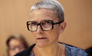 Nathalie Barré, la mère de Mathis, au tribunal de Caen le 3 juin 2015