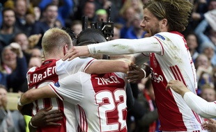 La joie des joueurs de l'Ajax Amsterdam qui ont battu Lyon (4-1) en demi-finale aller de Ligue Europa