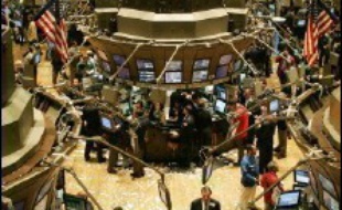 La Bourse de New York a fini en baisse lundi, l'indice Dow Jones cédant 0,57% tandis que le Nasdaq a reculé de 0,64%.