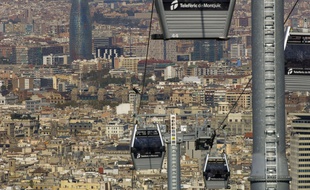 Le téléphérique urbain, déjà en place à Barcelone (photo) séduit aussi en Ile-de-France.