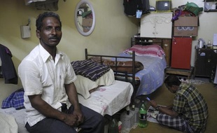 Shahabuddin, un plâtrier bangladais, qui vit dans un «labor camp» de Doha, au Qatar