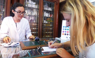 Pour son entrée à la fac, Marie s’offre son tout premier stylo-plume.