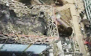 Capture d'écran d'une vidéo tournée le 10 avril 2011, au dessus du réacteur n°1 de la centrale de Fukushima, au Japon.