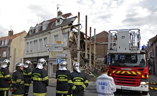 La maison de deux étages s'est effondrée à Fives, un quartier de Lille.