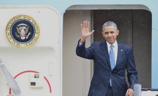 Le président américain Barack Obama arrive à l'aéroport militaire de Bruxelles, le 4 juin 2014