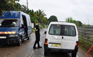 Des gendarmes (Guadeloupe).