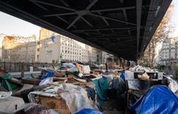 Paris est-elle « assiégée », comme le dit une militante pro-Trump ?