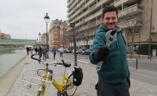 Depuis septembre 2014, Elian Alluin est cycloplombier à Paris.