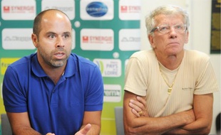 Stéphane Ziani, à gauche, à côté de Guy Hillion, lorsqu'il était directeur technique au FC Nantes en 2011