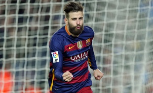 Gerard Pique fête un but contre Séville le 28 février 2016.