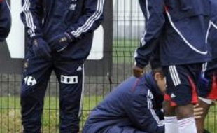 Pour les défenseurs, l'heureux élu se cache forcément parmi ces trois joueurs: Mexès-Boumsong-Squillaci. Et du côté des milieux de terrain, Flamini et Alou Diarra ne doivent sûrement se faire aucune illusion.