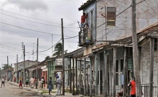 L'ouragan Gustav, qui a déjà fait au moins 85 morts dans les Caraïbes, continuait de gagner en puissance samedi avec des vents soufflant à 205 km/h à l'approche des côtes occidentales cubaines et de La Havane, placées en état d'alerte maximal.