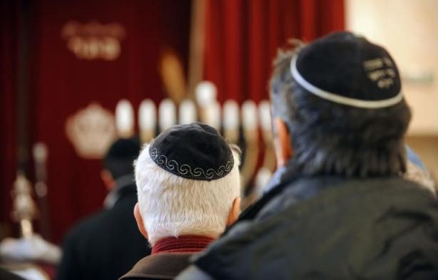 Polynésie : Un homme condamné pour avoir jeté de la peinture rouge sur une synagogue