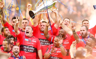 Le RC Toulon célèbre sa victoire en Champions Cup à Twickenham, le 2 mai 2015.