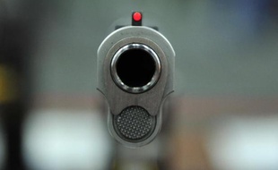 Sans atteindre les records de la Guadeloupe et de Saint-Martin en terme de criminalité, la Martinique connaît aussi des problèmes pregnants de violence et une banalisation des armes à feu chez les jeunes.