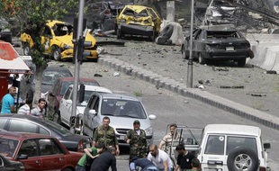 "J'étais dans la rue avec ma collègue quand la terre a tremblé sous nos pieds", a raconté Anana, 32 ans, qui se trouvait non loin de la place Sabee Bahrat. "Les gens ont commencé a crier +explosion! explosion!+ et on a vu une épaisse fumée noire se dégager du lieu de l'attentat comme si c'était un tourbillon".