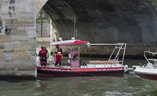 Illustration de la brigade fluviale de Paris.