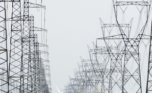 Des lignes à haute-tension (Illustration).