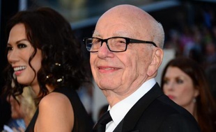 Le groupe de médias News Corp, issu de la scission de l'empire médiatique du milliardaire Rupert Murdoch, a annoncé mardi la vente de 33 petits journaux locaux et publications américains.