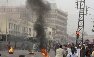 Bamako, la capitale du Mali, le 21 mars 2012. Des soldats ont proclamé avoir renversé le président Toumani, ont fermé les frontières et décrété un couvre-feu.