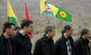 Les rebelles kurdes du Parti des travailleurs du Kurdistan (PKK) ont libéré mercredi, comme convenu, huit prisonniers turcs qu'ils détenaient depuis deux ans dans une base du nord de l'Irak, un geste en direction du gouvernement d'Ankara destiné à favoriser les discussions de paix engagées en décembre.