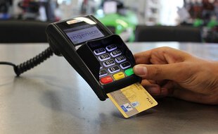 Le paiement des pourboires par carte bleue va être encouragé par leur défiscalisation.