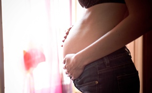 Illustration d'une femme enceinte.