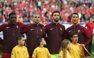 William Carvalho, Pepe, Rui Patricio et Cristiano Ronaldo durant l'hymne national, samedi avant le match nul (0-0) face à l'Autriche.